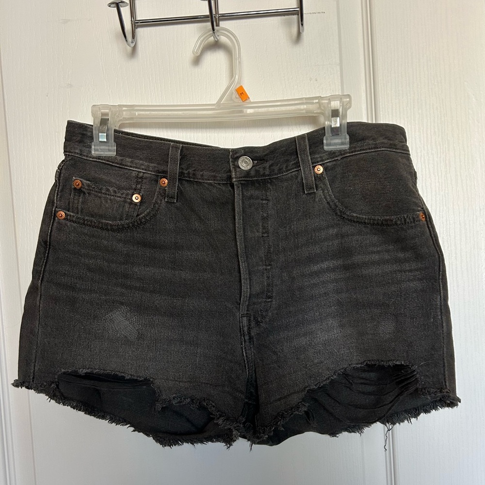 Levi’s 501 women’s distressed denim shorts size 29